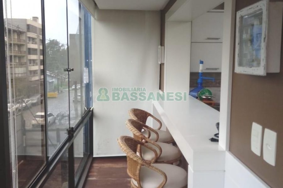 Apto Mobiliado com 132m², 3 dormitórios, 2 vagas, no bairro Cinqüentenário em Caxias do Sul para Comprar