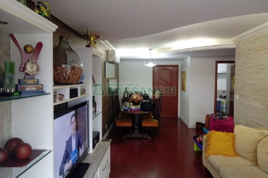 Apto Mobiliado com 132m², 3 dormitórios, 2 vagas, no bairro Cinqüentenário em Caxias do Sul para Comprar