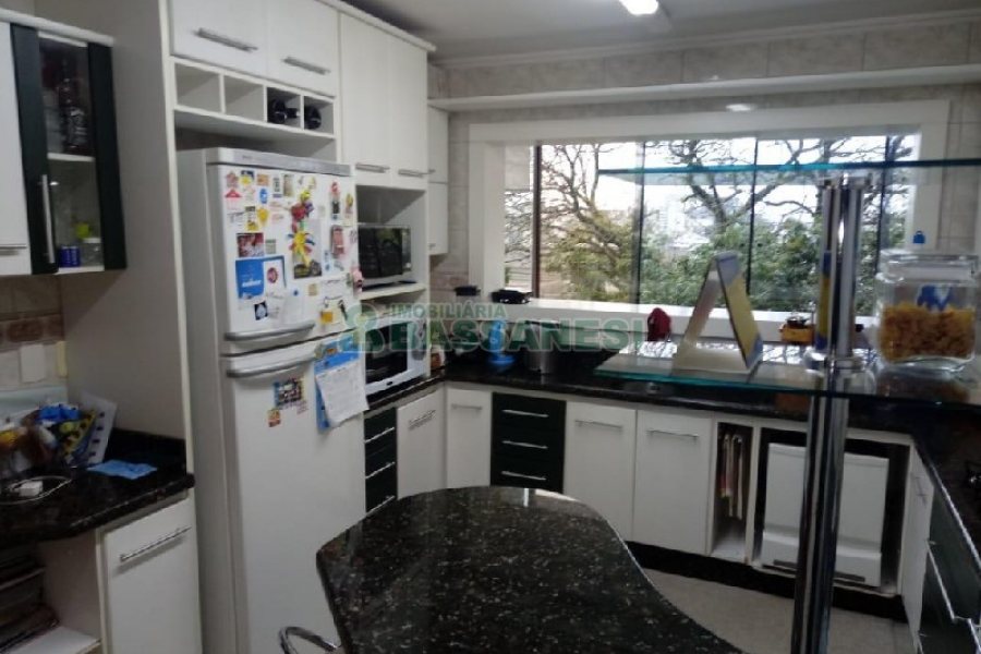 Apto Mobiliado com 132m², 3 dormitórios, 2 vagas, no bairro Cinqüentenário em Caxias do Sul para Comprar