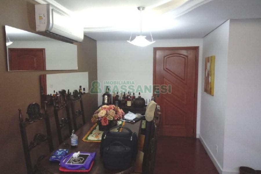 Apto Mobiliado com 132m², 3 dormitórios, 2 vagas, no bairro Cinqüentenário em Caxias do Sul para Comprar