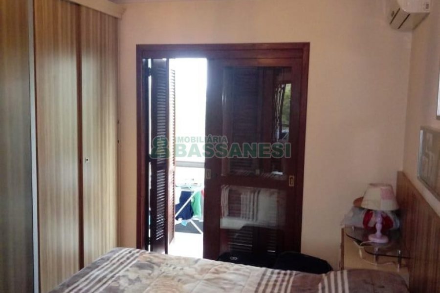 Apto Mobiliado com 132m², 3 dormitórios, 2 vagas, no bairro Cinqüentenário em Caxias do Sul para Comprar