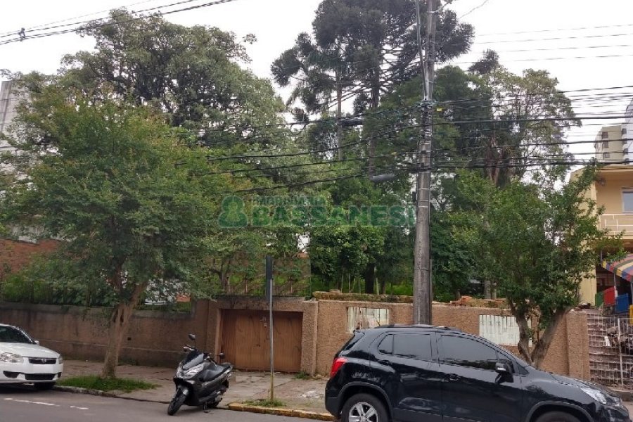 Terreno, no bairro Lourdes em Caxias do Sul para Comprar