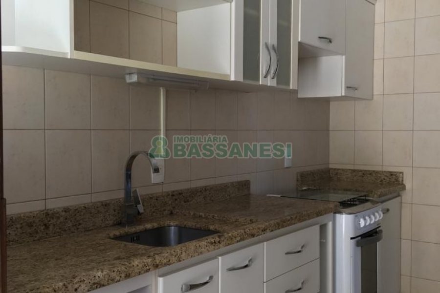 Apartamento com 71m², 2 dormitórios, 2 vagas, no bairro São Leopoldo em Caxias do Sul para Comprar