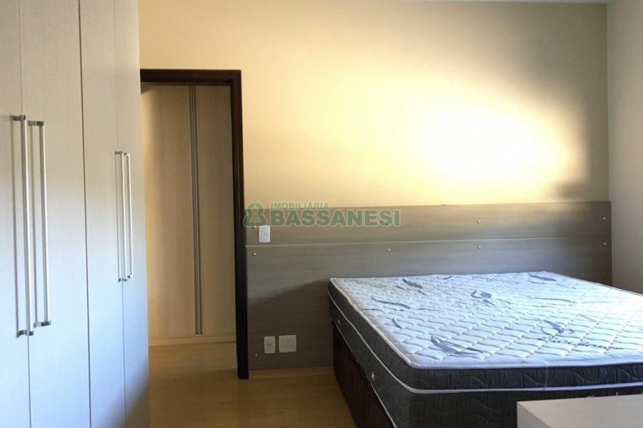 Apartamento com 71m², 2 dormitórios, 2 vagas, no bairro São Leopoldo em Caxias do Sul para Comprar