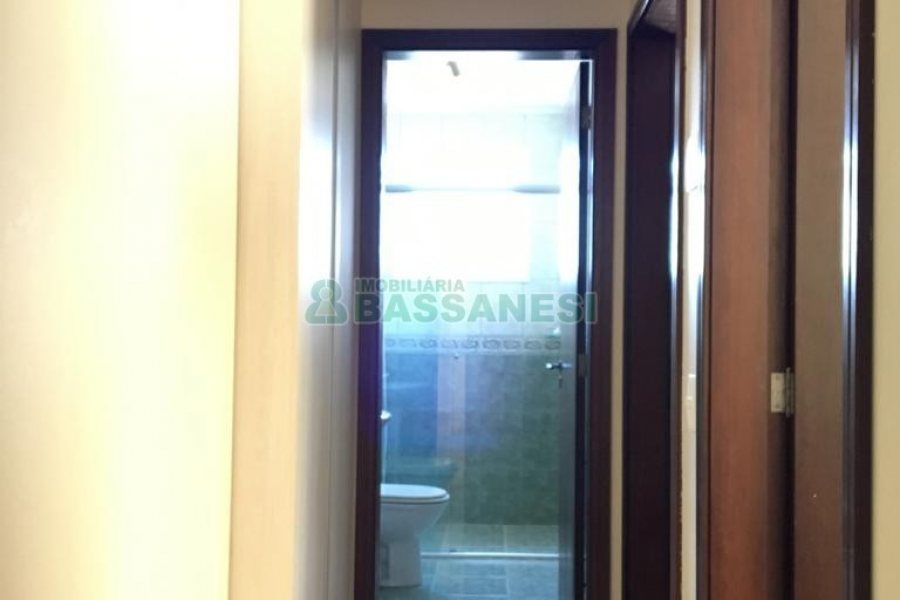 Apartamento com 71m², 2 dormitórios, 2 vagas, no bairro São Leopoldo em Caxias do Sul para Comprar