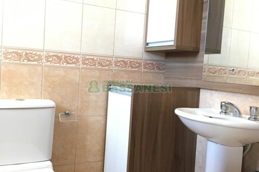 Apartamento com 71m², 2 dormitórios, 2 vagas, no bairro São Leopoldo em Caxias do Sul para Comprar