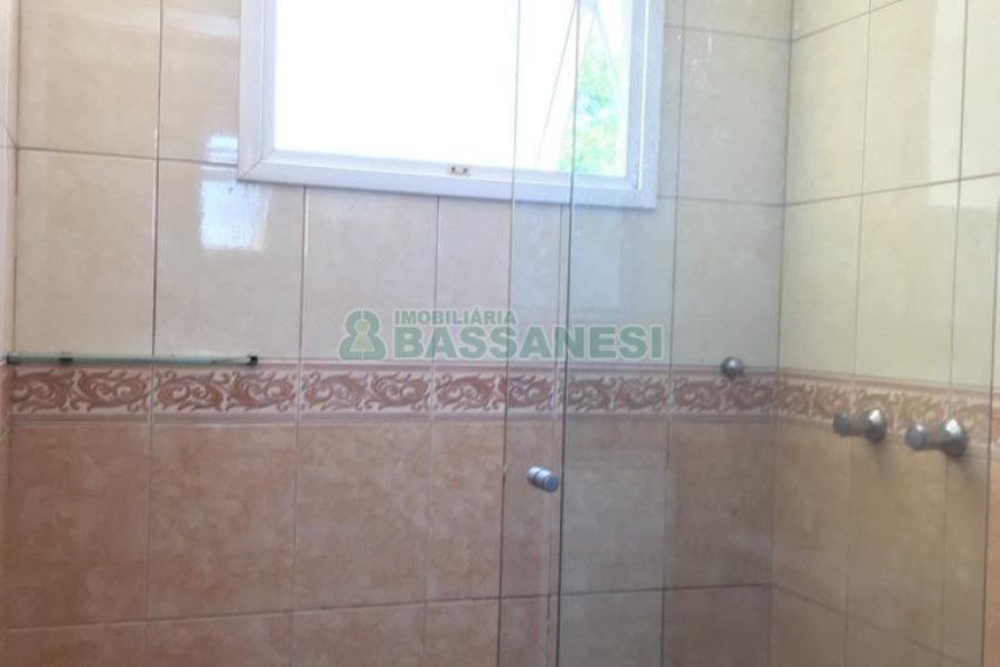 Apartamento com 71m², 2 dormitórios, 2 vagas, no bairro São Leopoldo em Caxias do Sul para Comprar