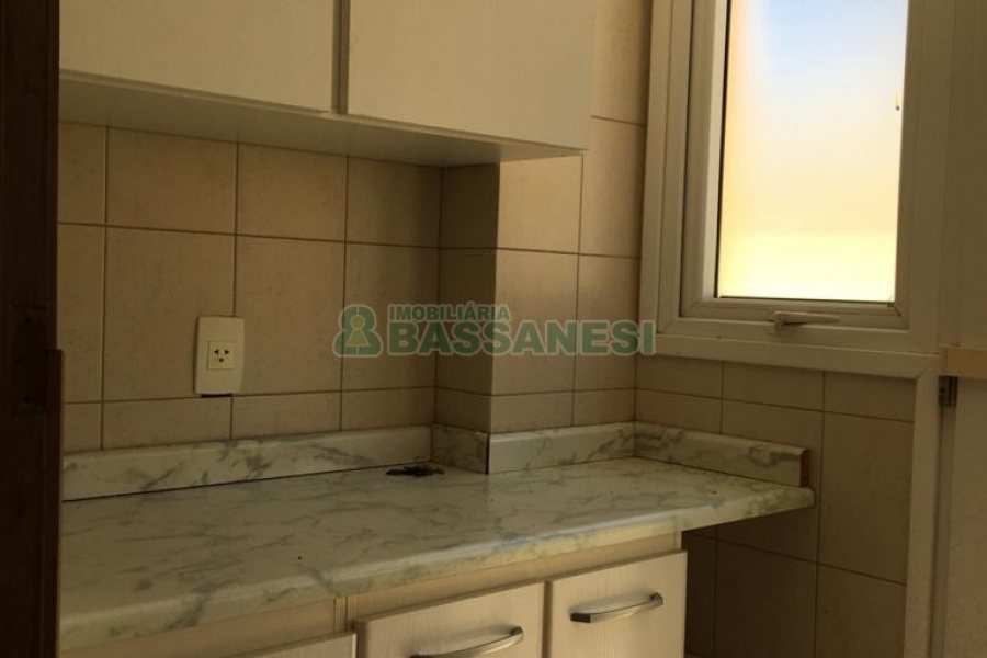 Apartamento com 71m², 2 dormitórios, 2 vagas, no bairro São Leopoldo em Caxias do Sul para Comprar