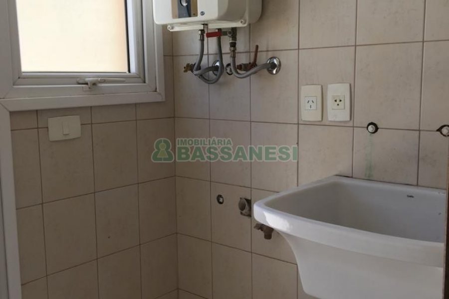 Apartamento com 71m², 2 dormitórios, 2 vagas, no bairro São Leopoldo em Caxias do Sul para Comprar