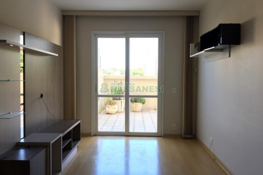 Apartamento com 71m², 2 dormitórios, 2 vagas, no bairro São Leopoldo em Caxias do Sul para Comprar