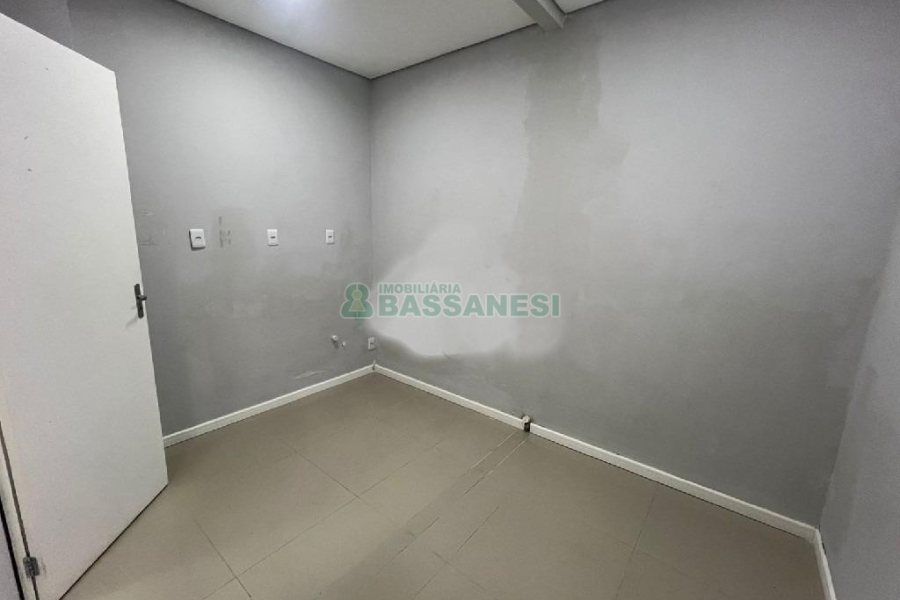 Loja com 170m², no bairro São Pelegrino em Caxias do Sul para Alugar