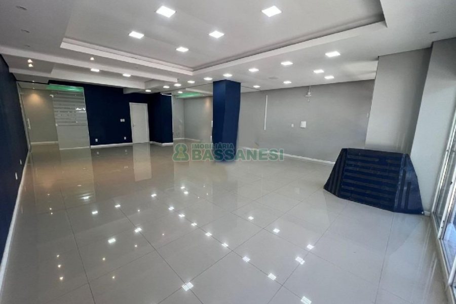 Loja com 170m², no bairro São Pelegrino em Caxias do Sul para Alugar