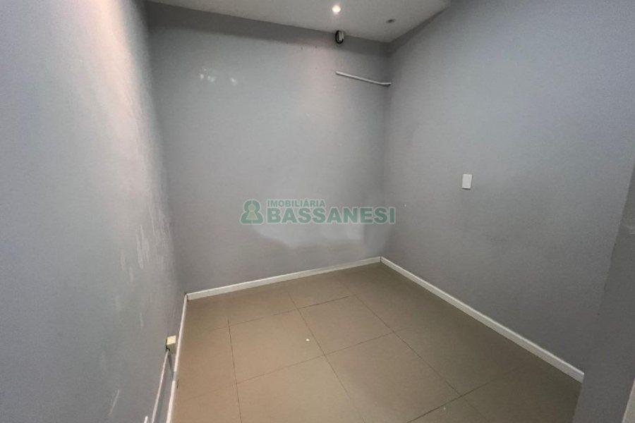 Loja com 170m², no bairro São Pelegrino em Caxias do Sul para Alugar