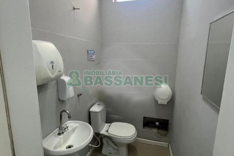 Loja com 170m², no bairro São Pelegrino em Caxias do Sul para Alugar