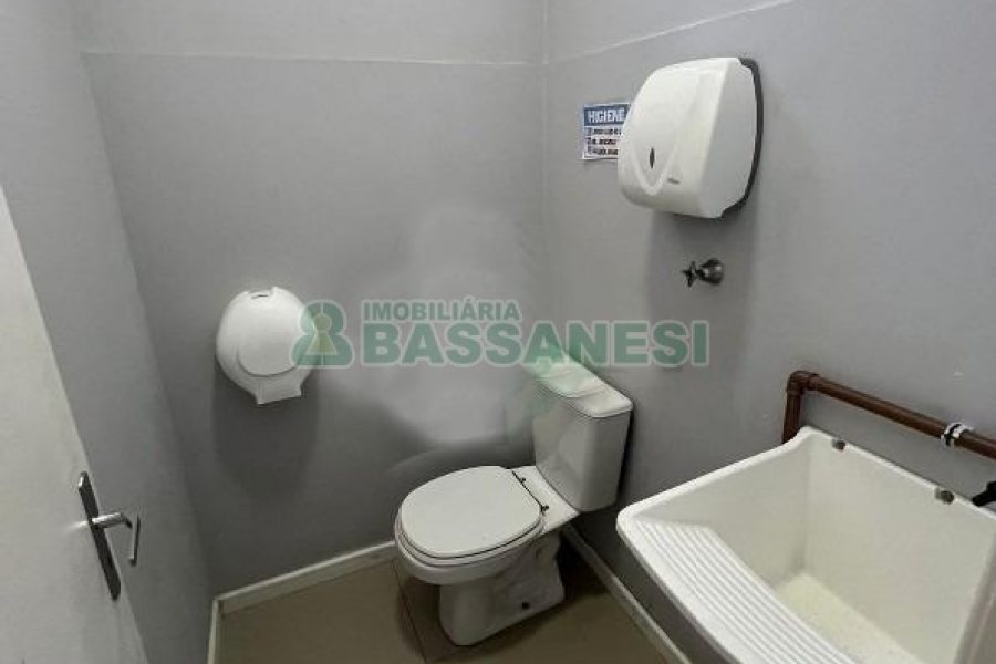 Loja com 170m², no bairro São Pelegrino em Caxias do Sul para Alugar