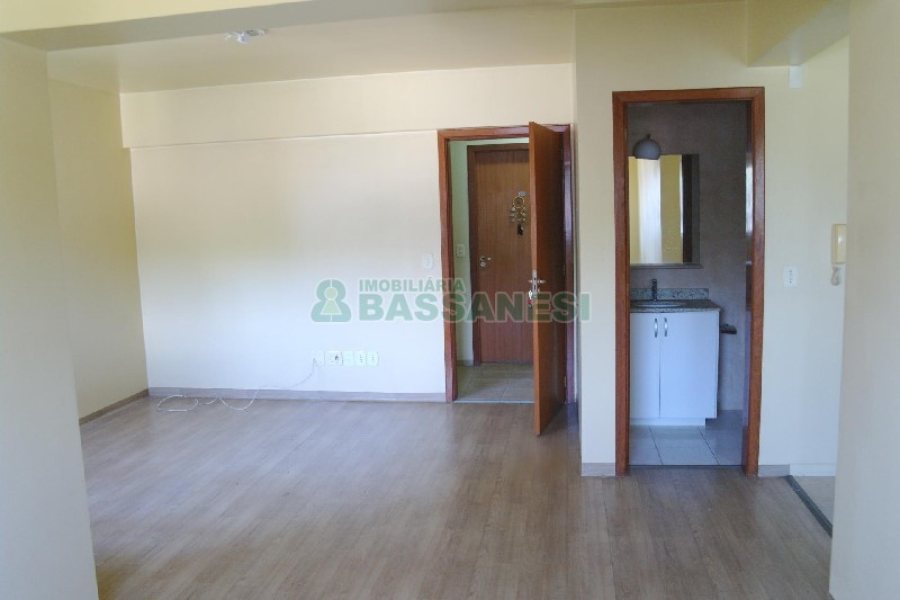 Apartamento com 36m², 1 dormitório, 1 vaga, no bairro Lourdes em Caxias do Sul para Comprar