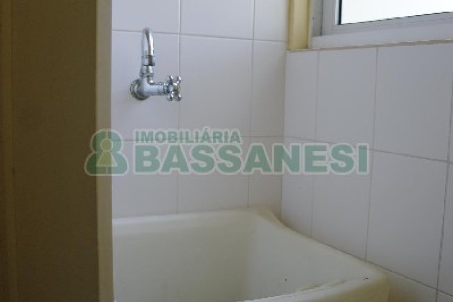 Apartamento com 36m², 1 dormitório, 1 vaga, no bairro Lourdes em Caxias do Sul para Comprar