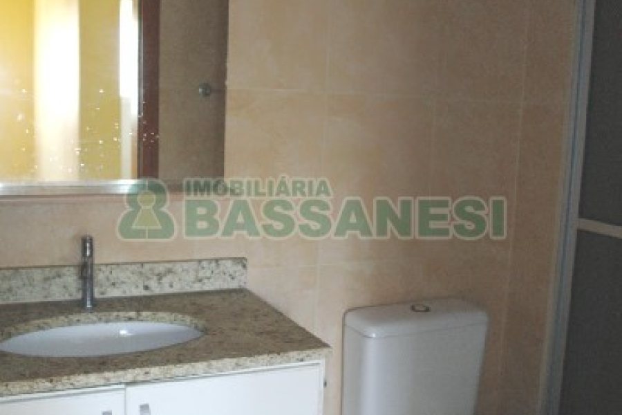 Apartamento com 36m², 1 dormitório, 1 vaga, no bairro Lourdes em Caxias do Sul para Comprar