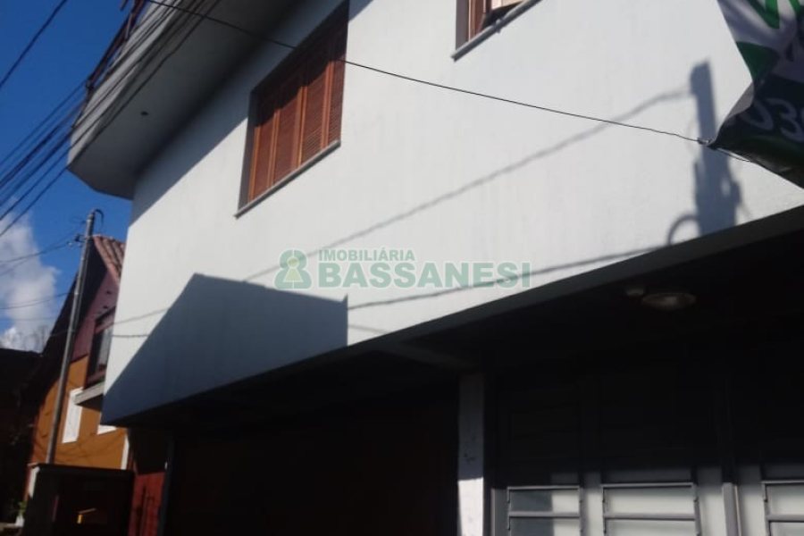 Casa com 313m², 3 dormitórios, 3 vagas, no bairro Rio Branco em Caxias do Sul para Comprar