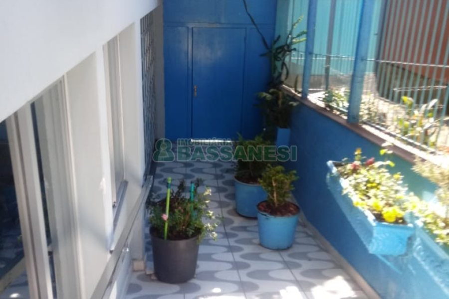 Casa com 313m², 3 dormitórios, 3 vagas, no bairro Rio Branco em Caxias do Sul para Comprar