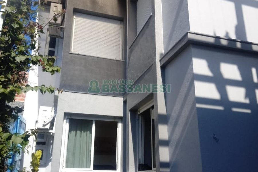 Casa com 313m², 3 dormitórios, 3 vagas, no bairro Rio Branco em Caxias do Sul para Comprar