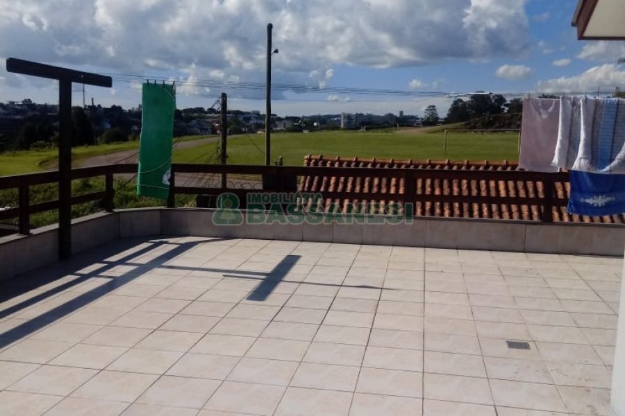 Casa com 313m², 3 dormitórios, 3 vagas, no bairro Rio Branco em Caxias do Sul para Comprar