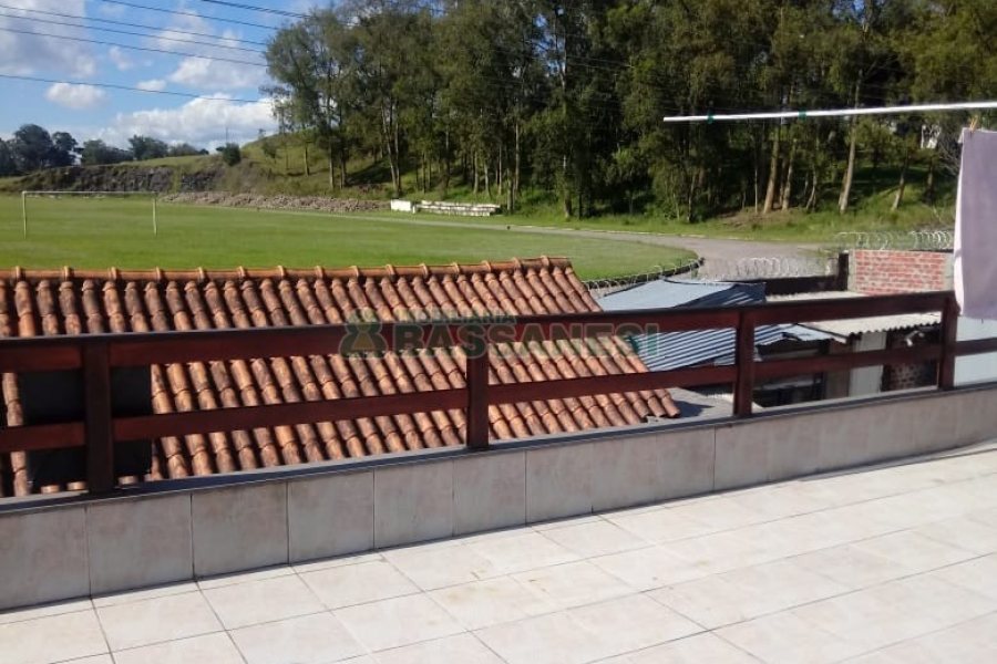 Casa com 313m², 3 dormitórios, 3 vagas, no bairro Rio Branco em Caxias do Sul para Comprar