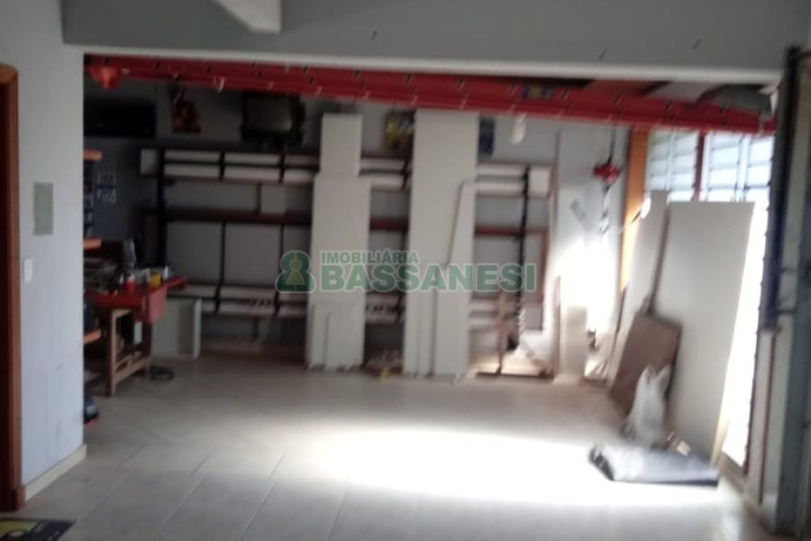 Casa com 313m², 3 dormitórios, 3 vagas, no bairro Rio Branco em Caxias do Sul para Comprar