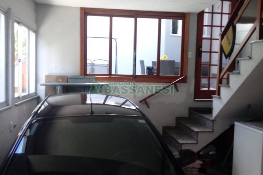 Casa com 313m², 3 dormitórios, 3 vagas, no bairro Rio Branco em Caxias do Sul para Comprar