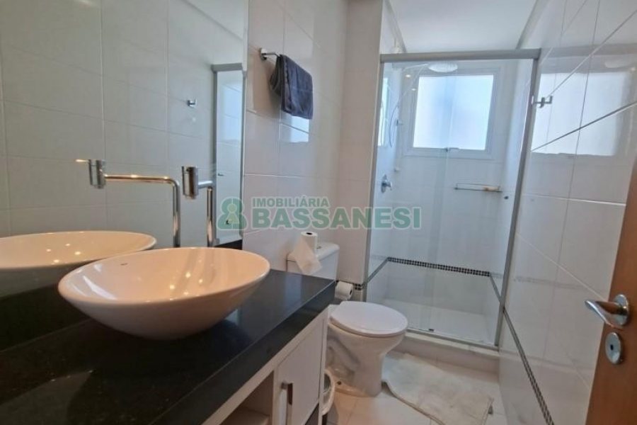 Apartamento com 72m², 2 dormitórios, 1 vaga, no bairro Centro em Caxias do Sul para Alugar