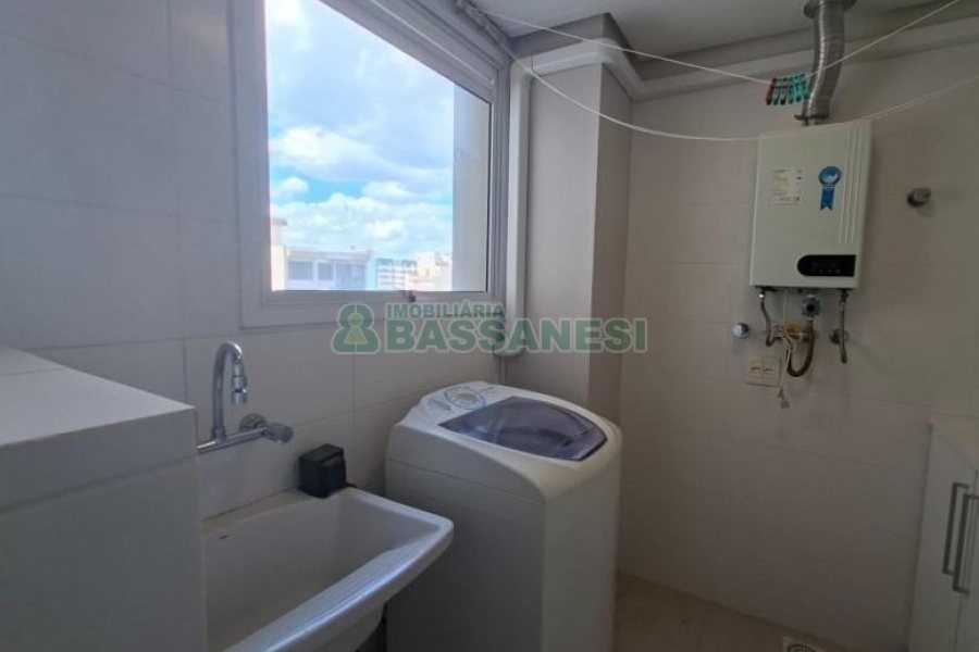 Apartamento com 72m², 2 dormitórios, 1 vaga, no bairro Centro em Caxias do Sul para Alugar