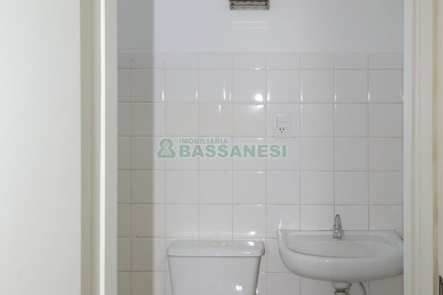 Sobreloja com 47m², no bairro Centro em Caxias do Sul para Alugar ou Comprar