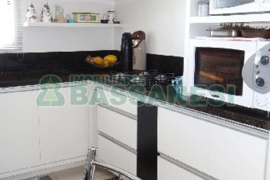 Apto Mobiliado com 101m², 3 dormitórios, 2 vagas, no bairro Universitário em Caxias do Sul para Alugar