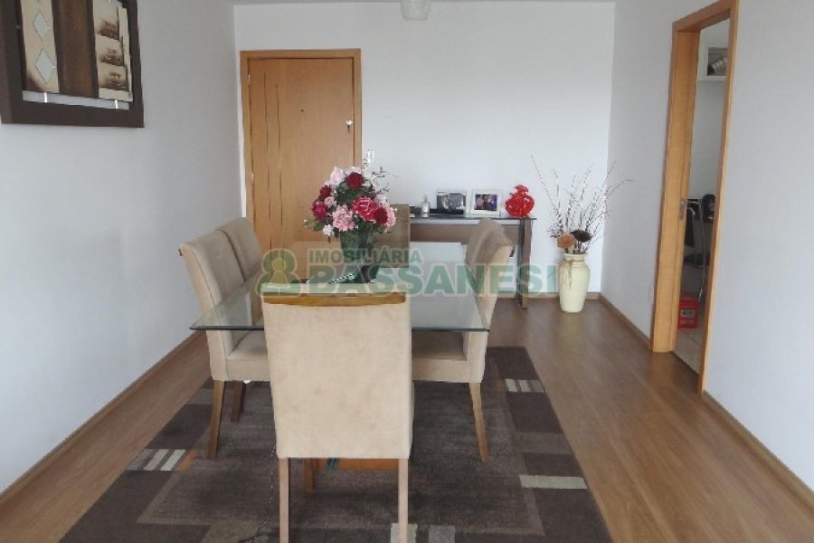 Apto Mobiliado com 101m², 3 dormitórios, 2 vagas, no bairro Universitário em Caxias do Sul para Alugar