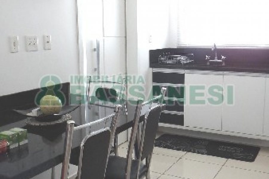 Apto Mobiliado com 101m², 3 dormitórios, 2 vagas, no bairro Universitário em Caxias do Sul para Alugar