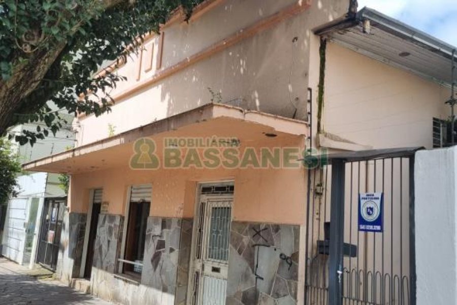 Casa com 201m², 3 dormitórios, no bairro Centro em Caxias do Sul para Comprar