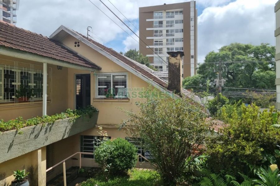 Casa com 201m², 3 dormitórios, no bairro Centro em Caxias do Sul para Comprar