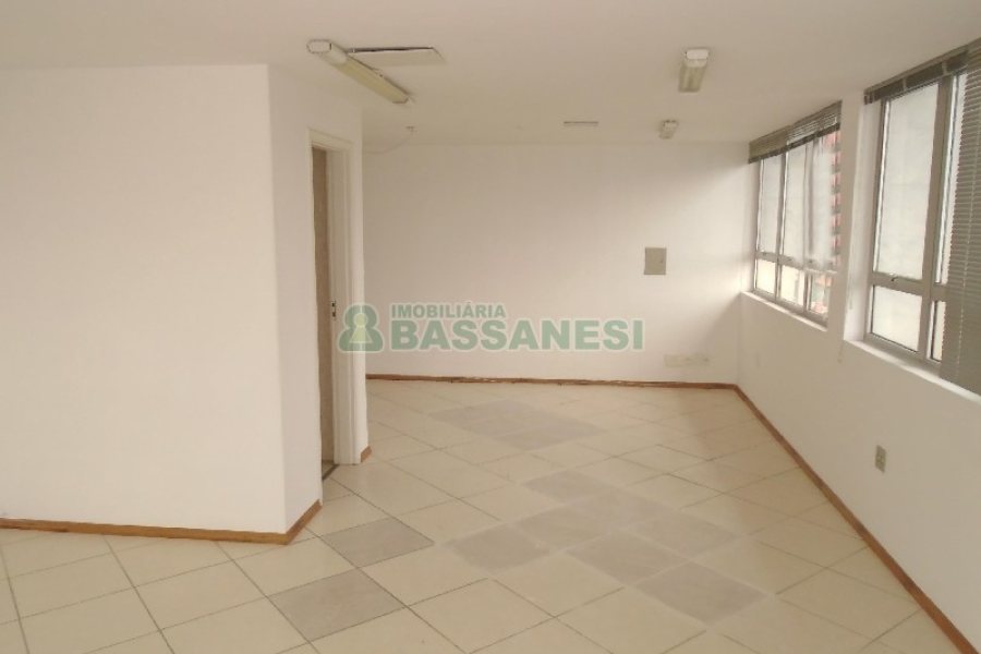 Sala com 54m², no bairro Centro em Caxias do Sul para Alugar