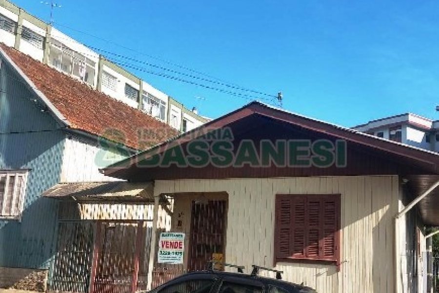 Casa com 100m², 5 dormitórios, no bairro Centro em Caxias do Sul para Comprar