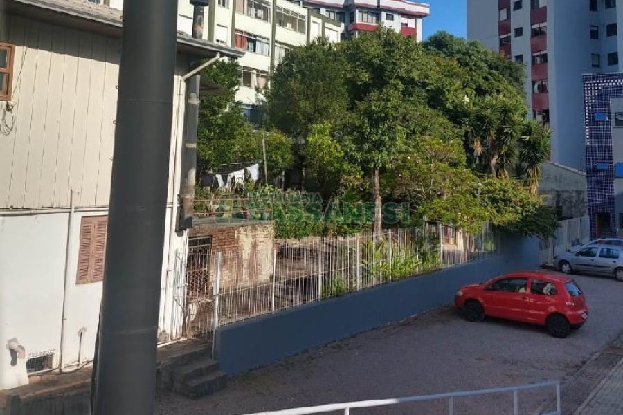 Casa com 100m², 5 dormitórios, no bairro Centro em Caxias do Sul para Comprar