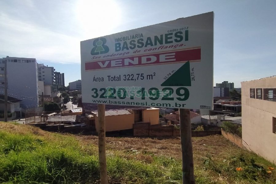 Terreno, no bairro Madureira em Caxias do Sul para Comprar