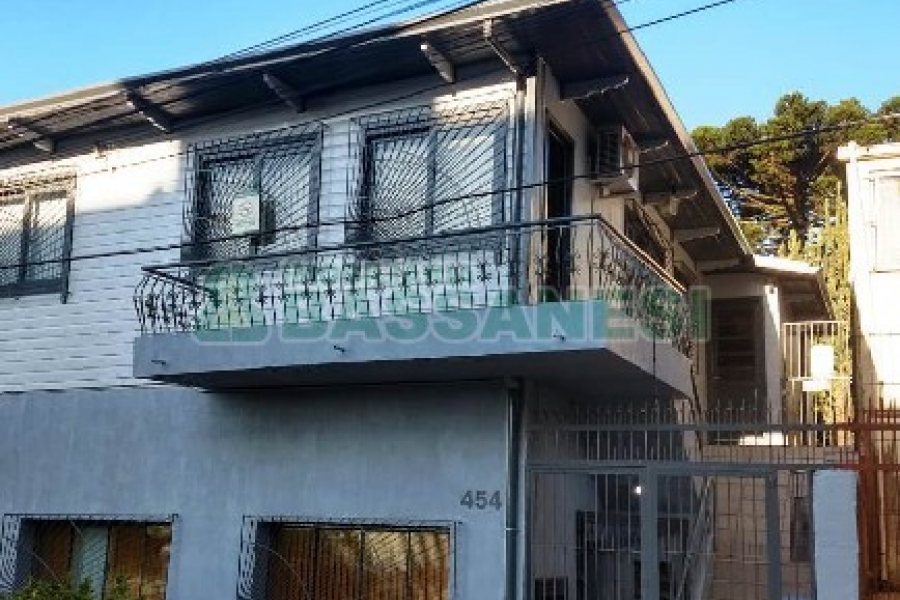 Casa com 287m², 3 dormitórios, no bairro São Pelegrino em Caxias do Sul para Comprar