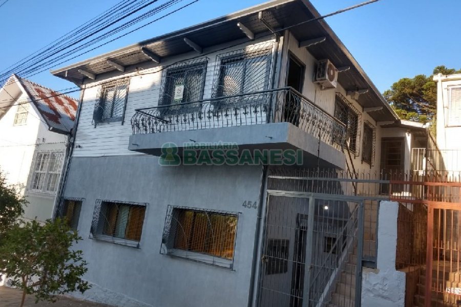 Casa com 287m², 3 dormitórios, no bairro São Pelegrino em Caxias do Sul para Comprar