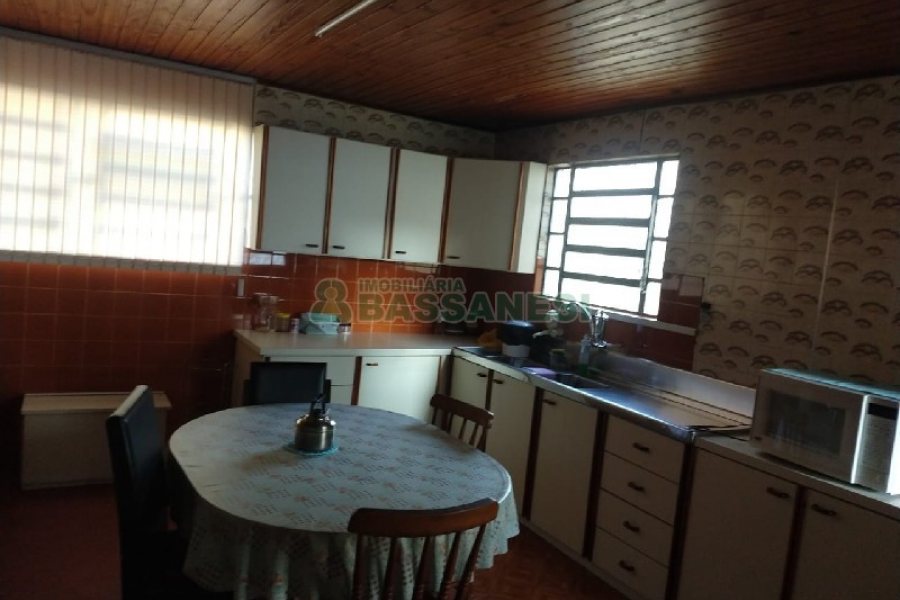 Casa com 287m², 3 dormitórios, no bairro São Pelegrino em Caxias do Sul para Comprar