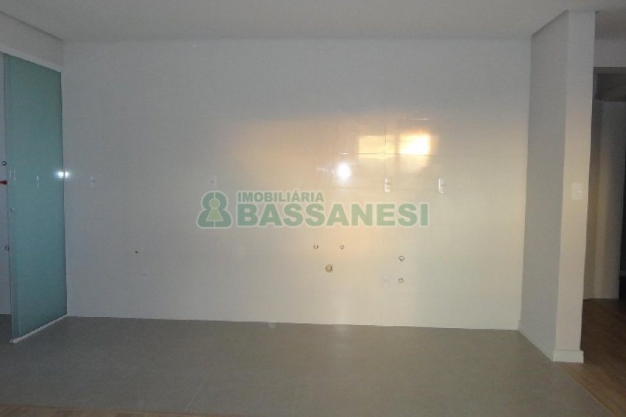 Apartamento com 78m², 2 dormitórios, 1 vaga, no bairro Panazzolo em Caxias do Sul para Alugar