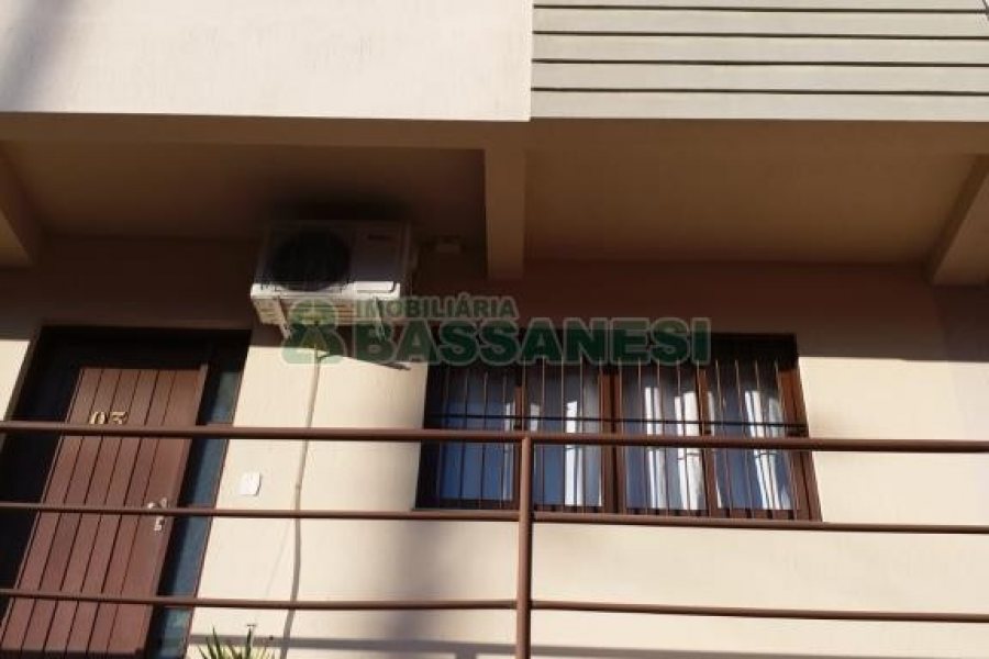 Sobrado com 109m², 2 dormitórios, 1 vaga, no bairro Charqueadas em Caxias do Sul para Comprar