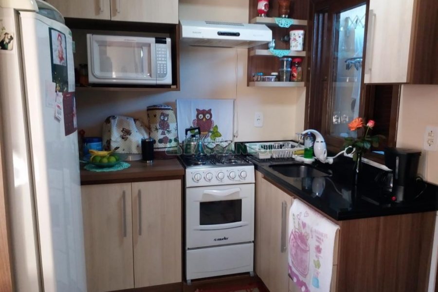 Sobrado com 109m², 2 dormitórios, 1 vaga, no bairro Charqueadas em Caxias do Sul para Comprar