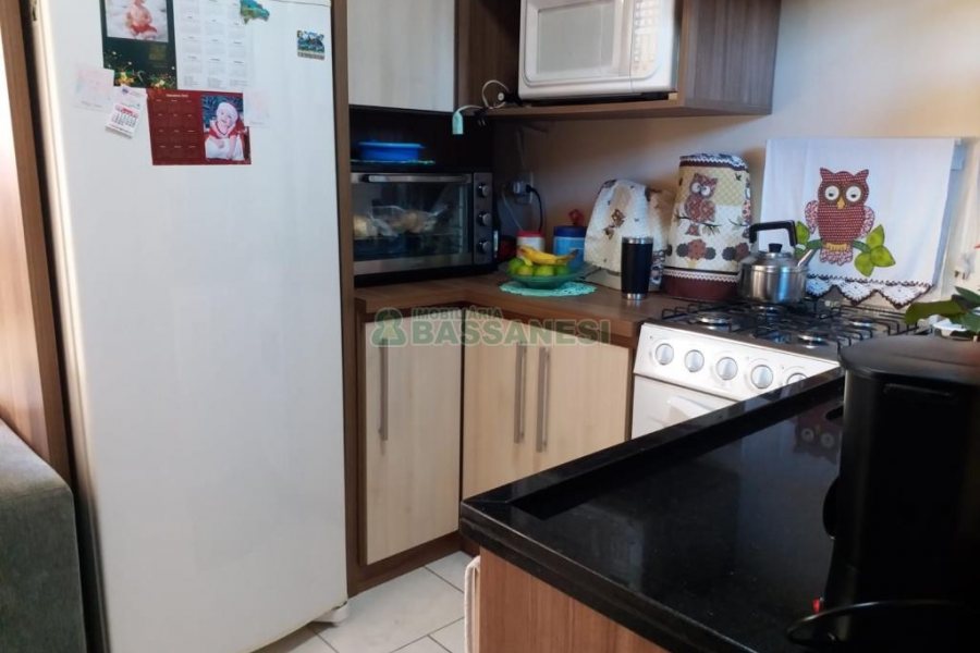 Sobrado com 109m², 2 dormitórios, 1 vaga, no bairro Charqueadas em Caxias do Sul para Comprar