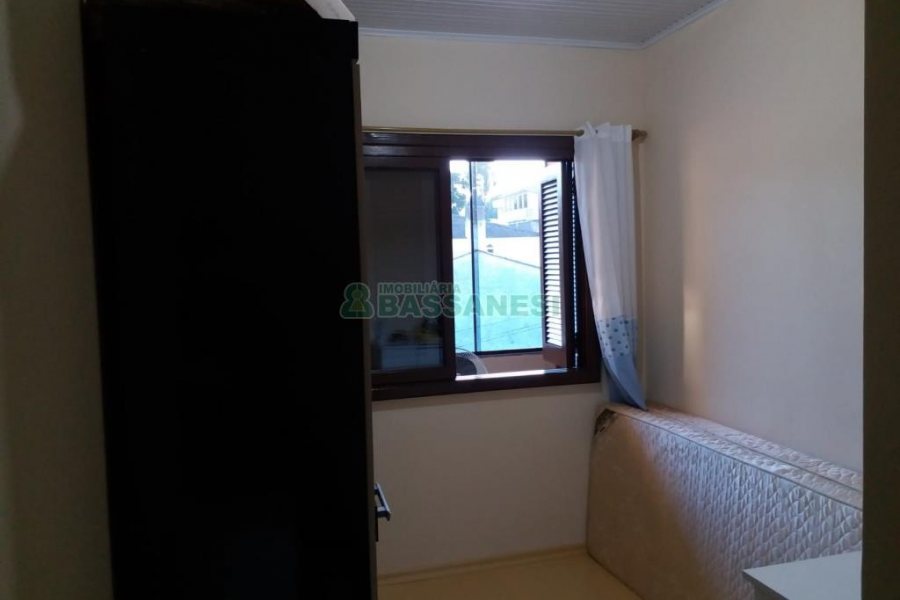 Sobrado com 109m², 2 dormitórios, 1 vaga, no bairro Charqueadas em Caxias do Sul para Comprar