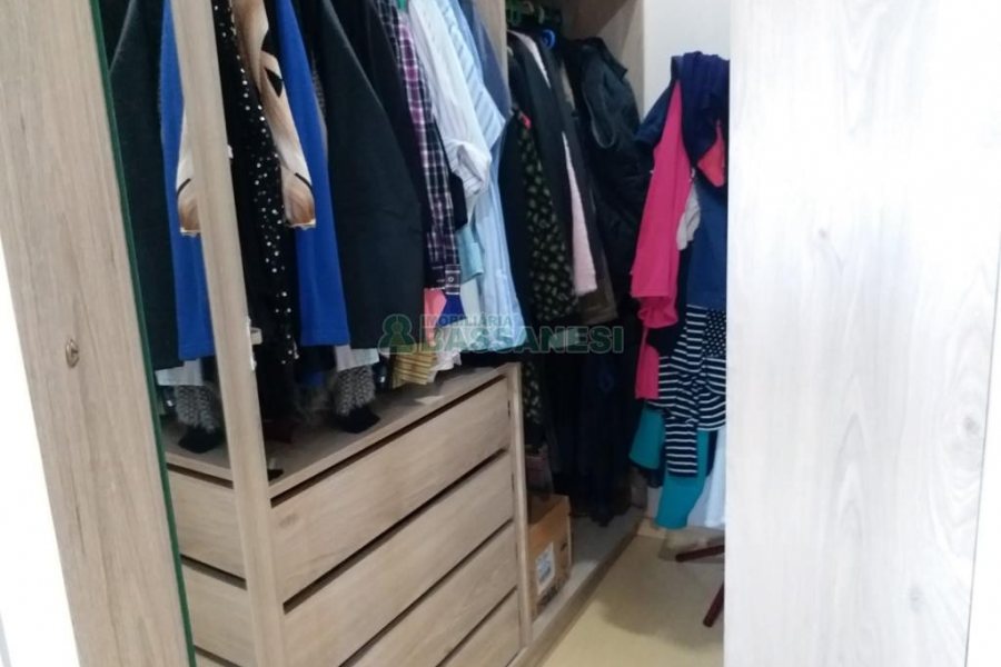 Sobrado com 109m², 2 dormitórios, 1 vaga, no bairro Charqueadas em Caxias do Sul para Comprar